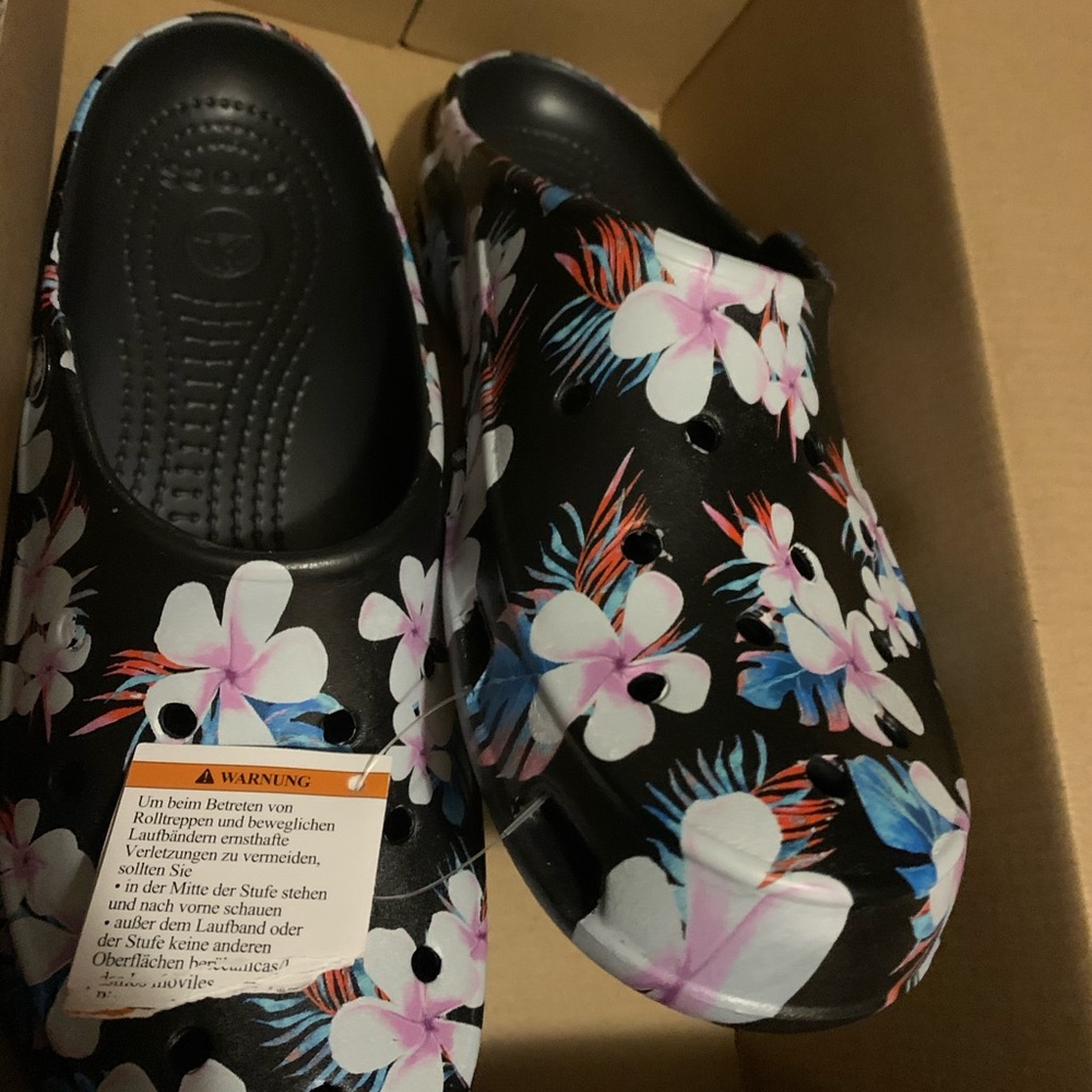 Women’s size 10 free sail seasonal floral